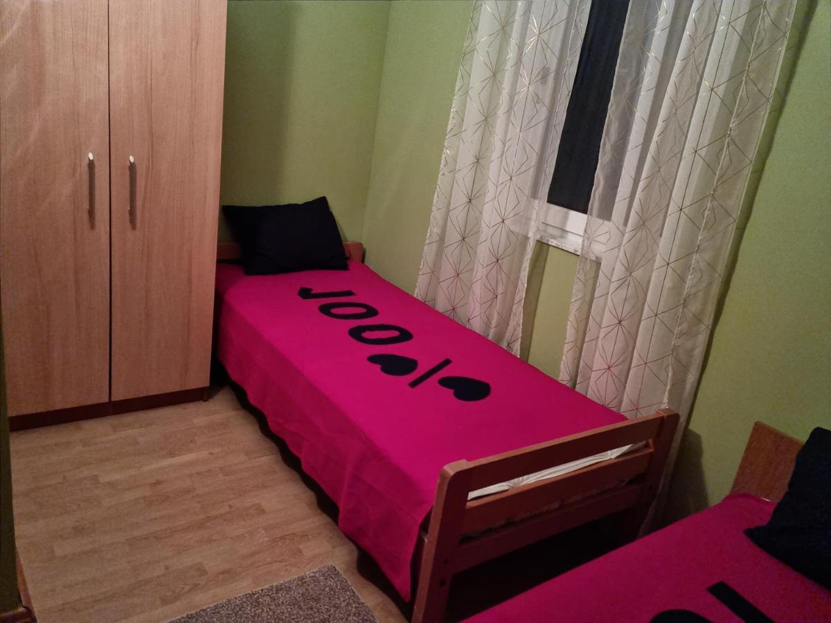 Emi 1 Apartment วีร์ ภายนอก รูปภาพ