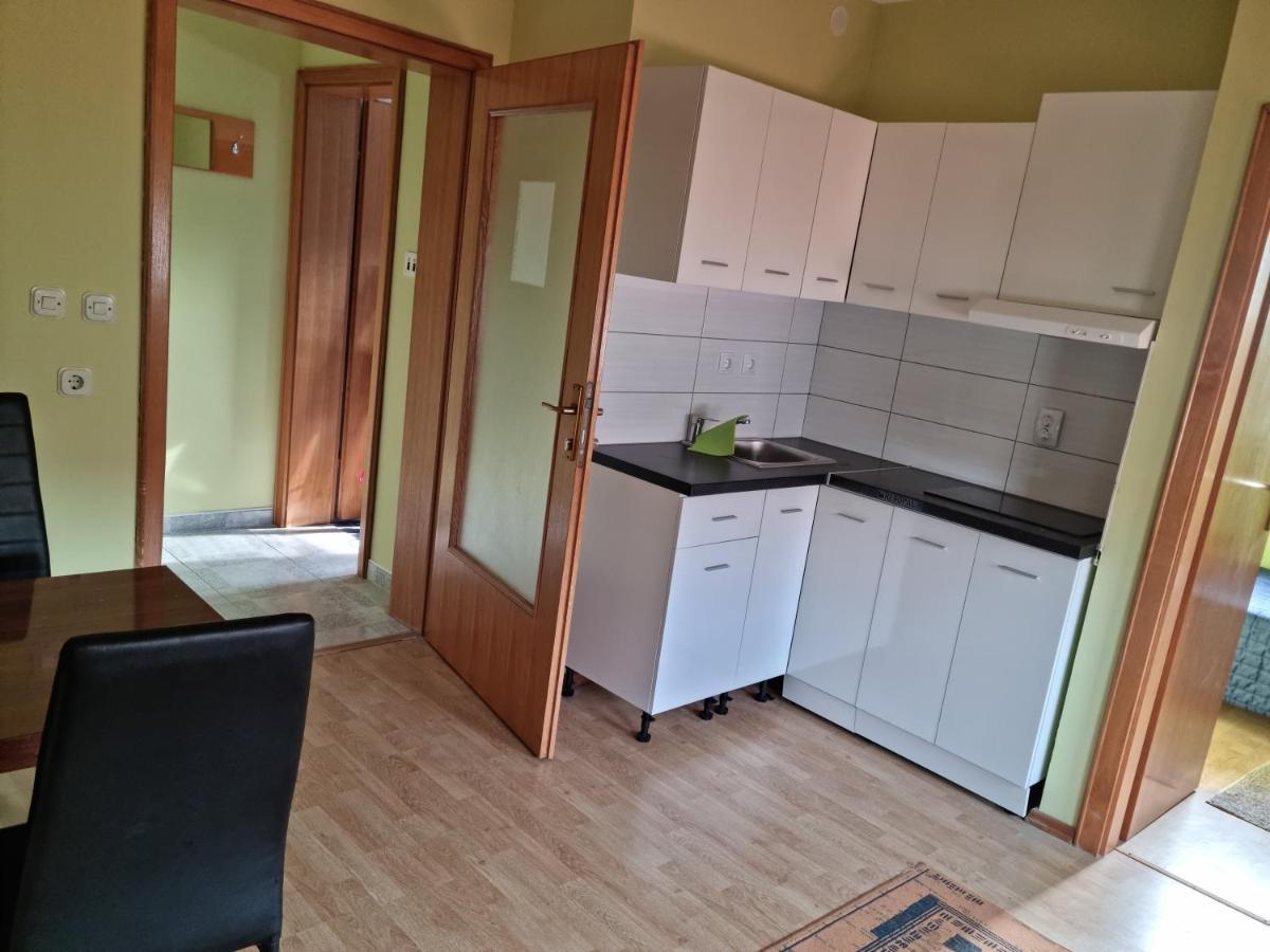 Emi 1 Apartment วีร์ ภายนอก รูปภาพ