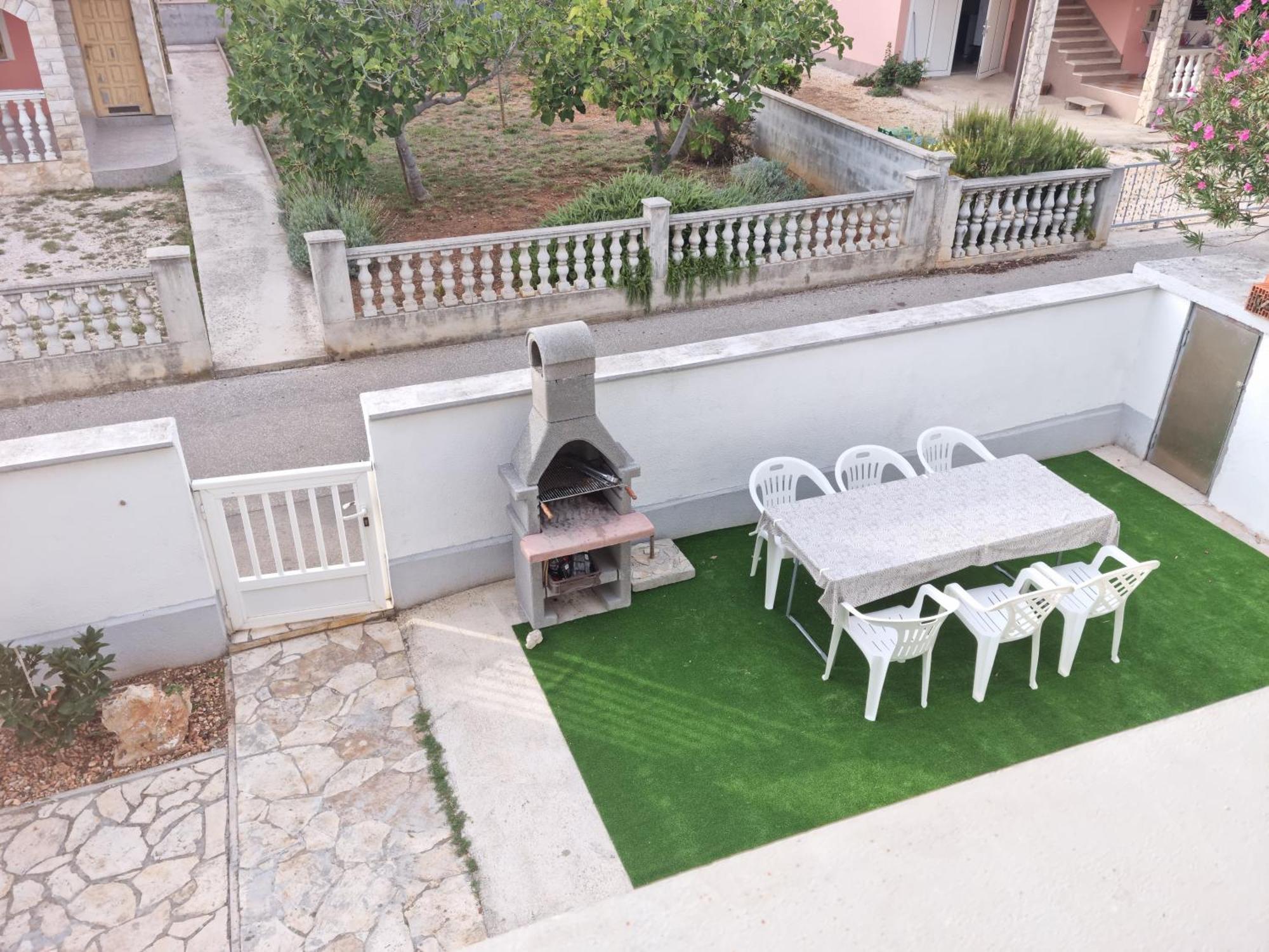 Emi 1 Apartment วีร์ ภายนอก รูปภาพ